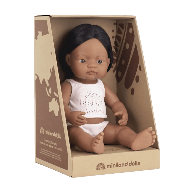 Jucarii, Copii si Bebe - Jucarii si jocuri - Papusi si accesorii - Papusi - Papusa 38 cm, baiat nativ american, cu corp parfumat - Infinity.ro