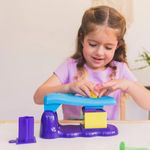 Jucarii, Copii si Bebe - Jucarii si jocuri - Jucarii & jocuri educative - Pasta, lut si nisip modelabil - Set nisip kinetic Atelierul magic - PlayfoamA® - Infinity.ro