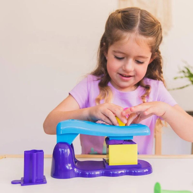 Jucarii, Copii si Bebe - Jucarii si jocuri - Jucarii & jocuri educative - Pasta, lut si nisip modelabil - Set nisip kinetic Atelierul magic - PlayfoamA® - Infinity.ro