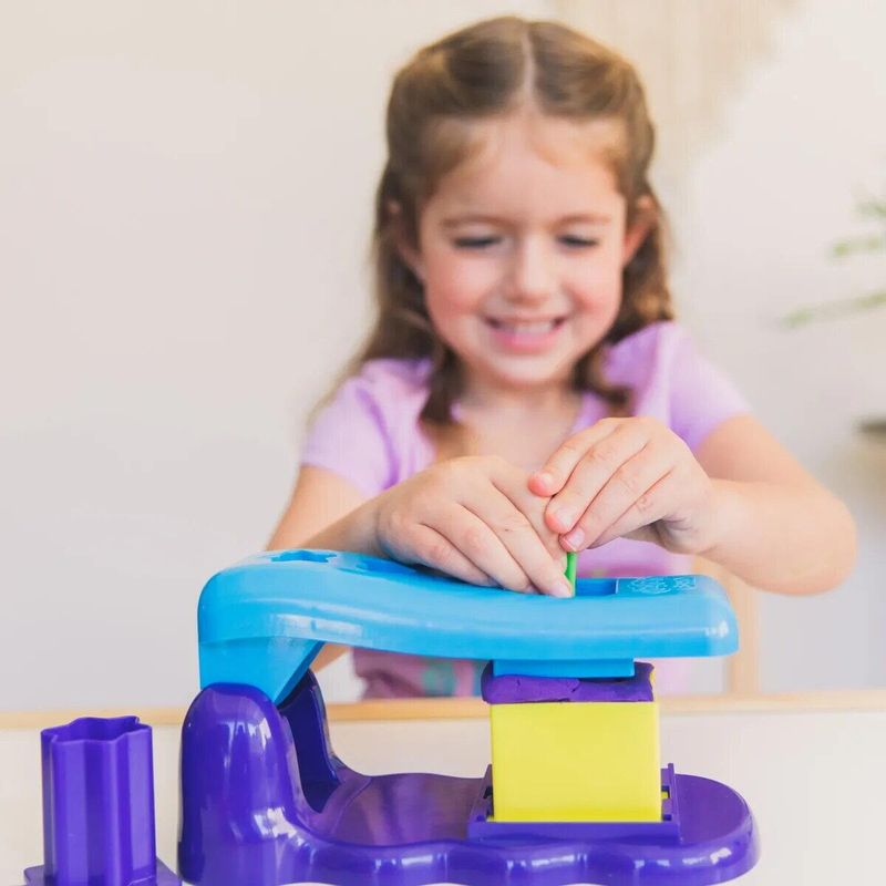 Jucarii, Copii si Bebe - Jucarii si jocuri - Jucarii & jocuri educative - Pasta, lut si nisip modelabil - Set nisip kinetic Atelierul magic - PlayfoamA® - Infinity.ro