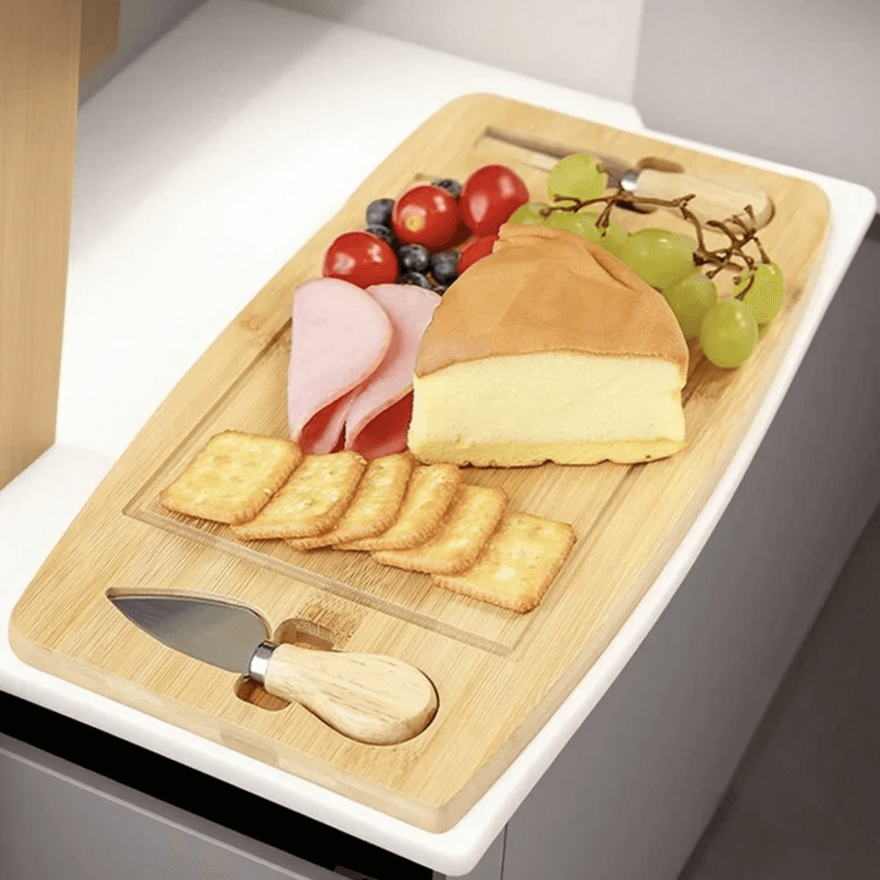 Casa si Gradina - Bucatarie si vesela - Vesela si tacamuri - Platouri de bucatarie - Set platou de branzeturi cu 2 ustensile pentru servire, Dreptunghiular, din lemn, dimensiuni 33x19x1.5 cm ABYZ™ - Infinity.ro