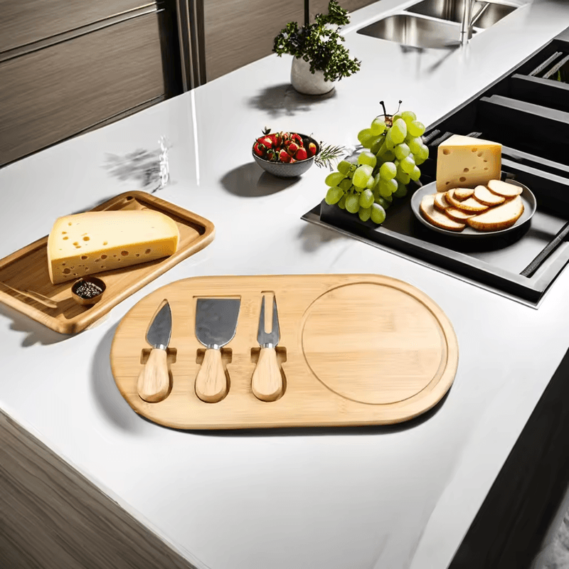 Casa si Gradina - Bucatarie si vesela - Vesela si tacamuri - Platouri de bucatarie - Set platou de branzeturi cu 3 ustensile pentru servire, Oval, din lemn, dimensiuni 36x18x1,5 cm  ABYZ™ - Infinity.ro