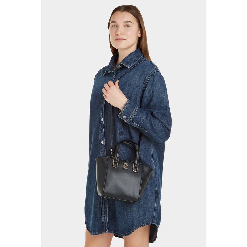 Fashion, accesorii si bijuterii - Femei - Accesorii femei - Genti si rucsacuri femei - Geanta dama Tommy Hilfiger Timeless Med Tote AW0AW15223 Negru 18.5 x 17 x 10 cm - Infinity.ro