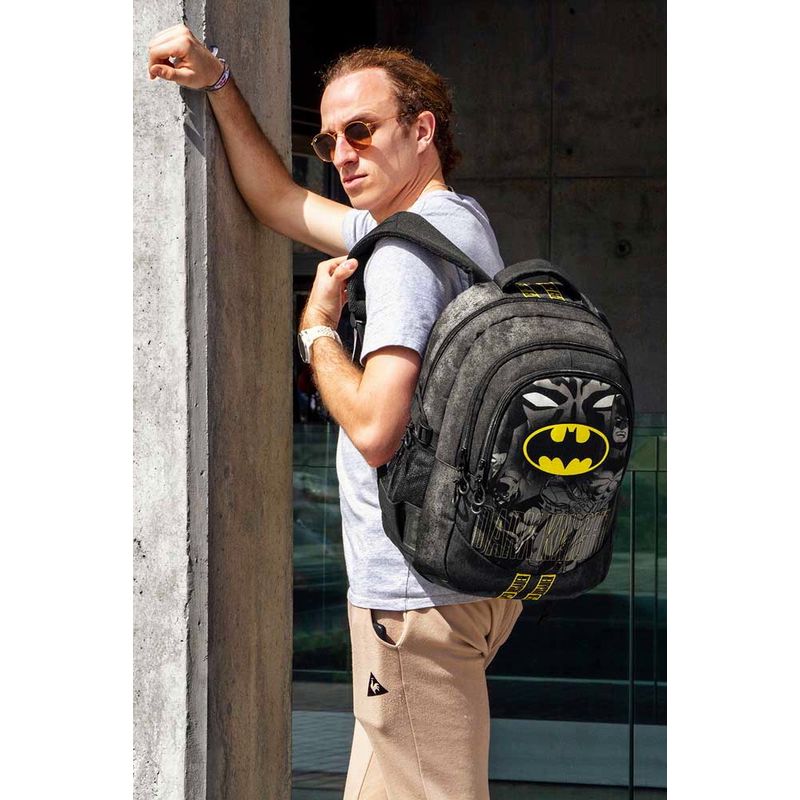 Carti si Birotica - Rechizite - Rucsacuri si genti scolare - Ghiozdan scoala Plus  Batman Caped, 46 x 34 x 21 cm Negru - Infinity.ro