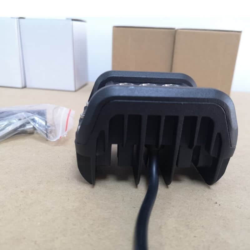 Auto si Moto - Piese auto si accesorii - Caroserie - Faruri, stopuri si proiectoare - Proiector led bicolor, Off Road, alb si galben stroboscop, 45W, unghi lumina spot 30° - Infinity.ro