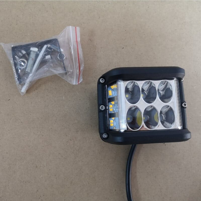 Auto si Moto - Piese auto si accesorii - Caroserie - Faruri, stopuri si proiectoare - Proiector led bicolor, Off Road, alb si galben stroboscop, 45W, unghi lumina spot 30° - Infinity.ro