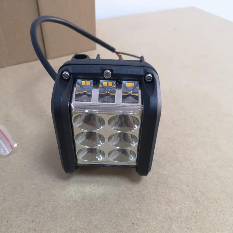 Auto si Moto - Piese auto si accesorii - Caroserie - Faruri, stopuri si proiectoare - Proiector led bicolor, Off Road, alb si galben stroboscop, 45W, unghi lumina spot 30° - Infinity.ro