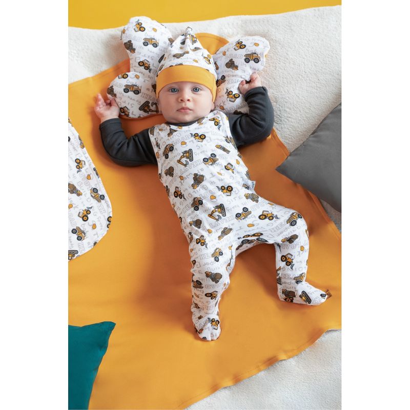 Fashion, accesorii si bijuterii - Copii - Accesorii copii - Caciuli si palarii copii - Caciulita (181054) Colectia "Big Trucks" 2021 Alba Marimea 68 - Infinity.ro