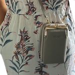 Fashion, accesorii si bijuterii - Femei - Accesorii femei - Genti si rucsacuri femei - Geanta peste umar pentru smartphone, carduri si bani, eleganta si practica, gri - Infinity.ro