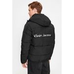 Fashion, accesorii si bijuterii - Barbati - Imbracaminte - Jachete si geci barbati - Geaca barbati Calvin Klein Jeans din puf Essentials J30J323708 Negru XL INTL - Infinity.ro