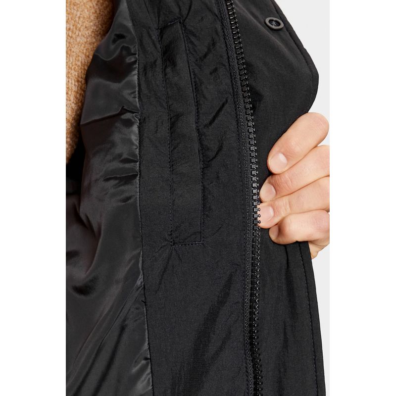 Fashion, accesorii si bijuterii - Barbati - Imbracaminte - Jachete si geci barbati - Geaca barbati Calvin Klein Jeans din puf Essentials J30J323708 Negru XL INTL - Infinity.ro