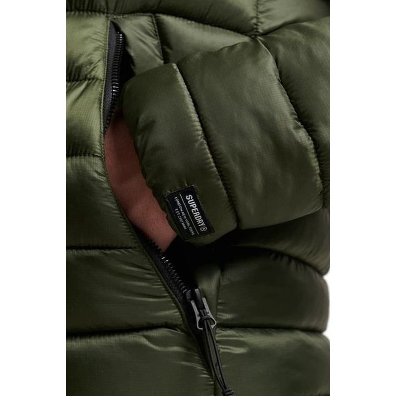 Fashion, accesorii si bijuterii - Barbati - Imbracaminte - Jachete si geci barbati - Geaca barbati Superdry Fuji Puffer M5011821A 2XL INTL Kaki - Infinity.ro