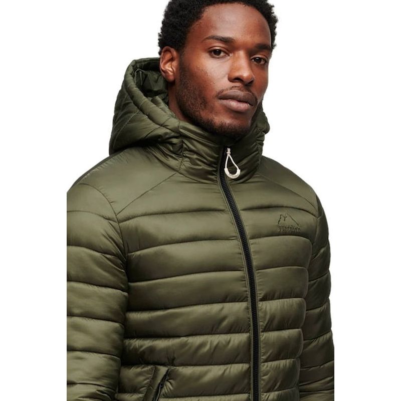 Fashion, accesorii si bijuterii - Barbati - Imbracaminte - Jachete si geci barbati - Geaca barbati Superdry Fuji Puffer M5011821A 2XL INTL Kaki - Infinity.ro