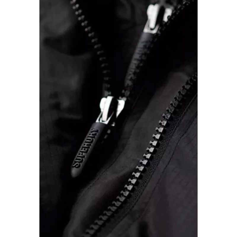 Fashion, accesorii si bijuterii - Barbati - Imbracaminte - Jachete si geci barbati - Geaca barbati Superdry Mountain Windcheater M5011868A L INTL Negru - Infinity.ro