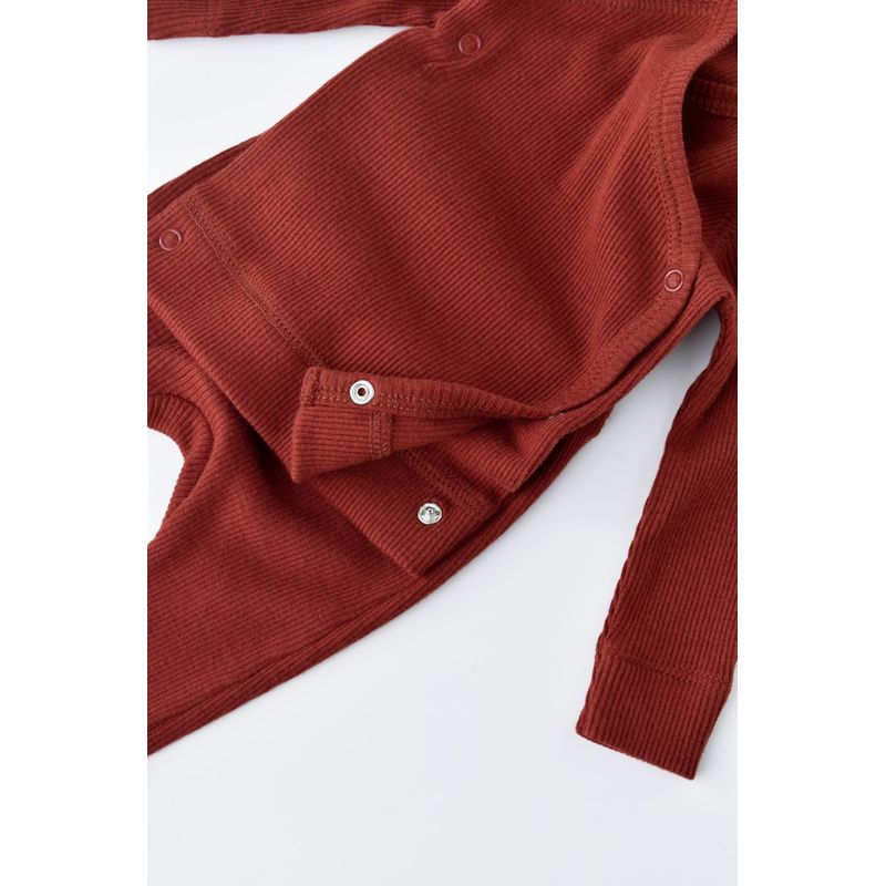 Fashion, accesorii si bijuterii - Copii - Imbracaminte copii - Treninguri si compleuri copii - Set 4 piese: bluza, pantaloni, caciulita si manusi din bumbac organic si modal - Caramiziu, BabyCosy (Marime: 6-9 luni) - Infinity.ro