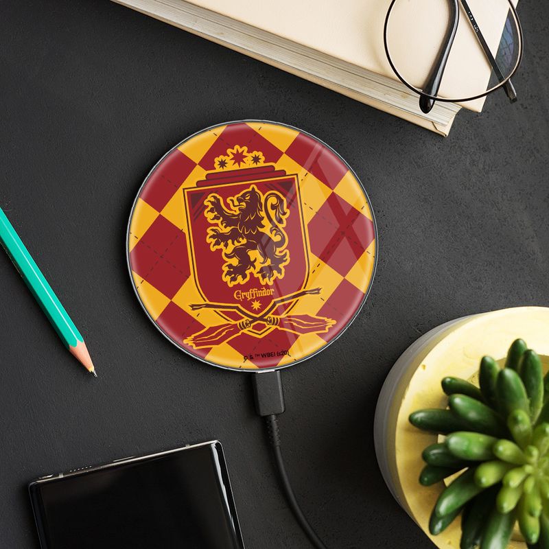 Laptop, Telefoane si Tablete - Telefoane mobile si accesorii - Accesorii Telefoane - Incarcatoare telefoane - Incarcator wireless Fast Charge Harry Potter Hogwarts Multicolor - Infinity.ro