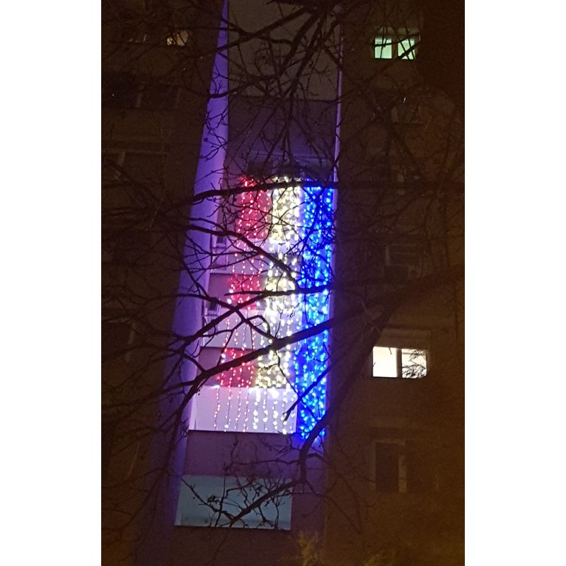 Casa si Gradina - Decoratiuni - Decoratiuni de sezon - Instalatie de craciun TRICOLORA 3 m x 6 m Flash, ROSU / GALBEN / ALBASTRU, perdea tricolor rezistenta la apa / exterior - Infinity.ro