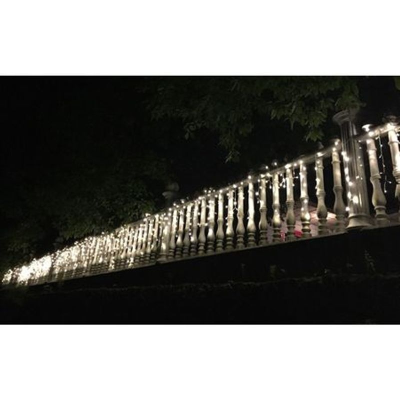 Casa si Gradina - Decoratiuni - Decoratiuni de sezon - Instalatie de Craciun de exterior tip Perdea, 5 m x 1 m, 240 LED-uri, fir negru, cu FLASH, Alb Rece - Infinity.ro