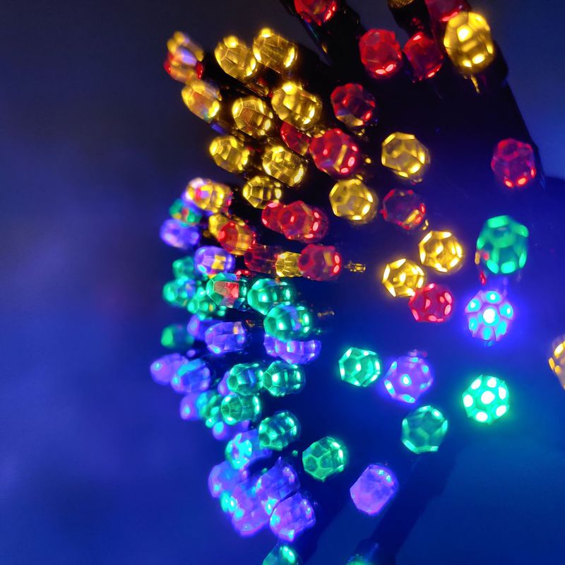 Casa si Gradina - Decoratiuni - Decoratiuni de sezon - Instalatie de Craciun tip Liniara, 50 m, 500 LED-uri, Multicolor, fir Negru, LED-uri hexagonale V8 - Infinity.ro
