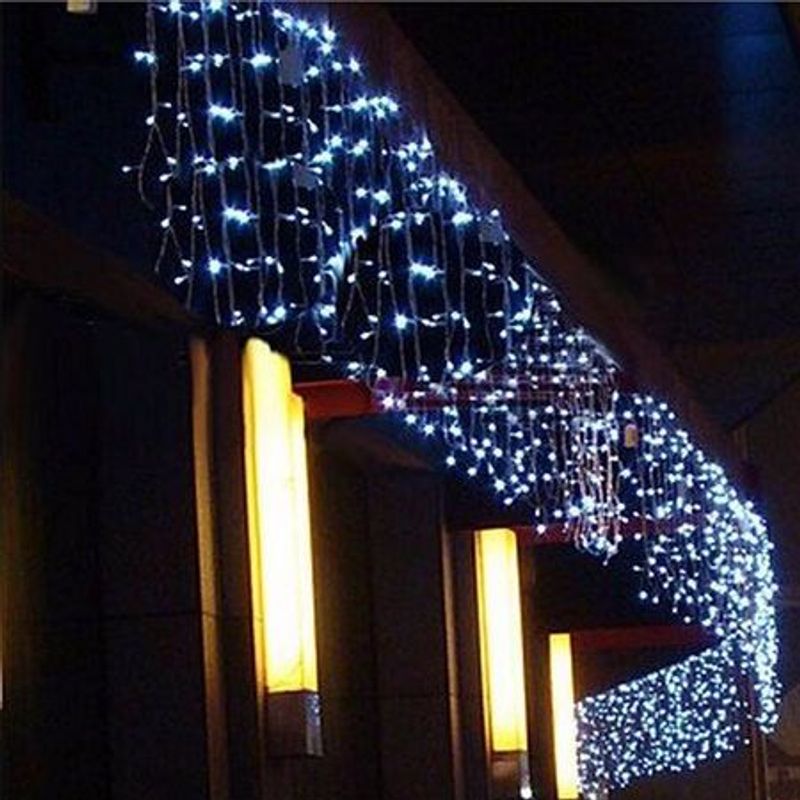 Casa si Gradina - Decoratiuni - Decoratiuni de sezon - Instalatie de Craciun tip Perdea luminoasa cu Flash, 8 m x 0,8 m, 360 LED-uri, Alb Rece, interconectabila - Infinity.ro