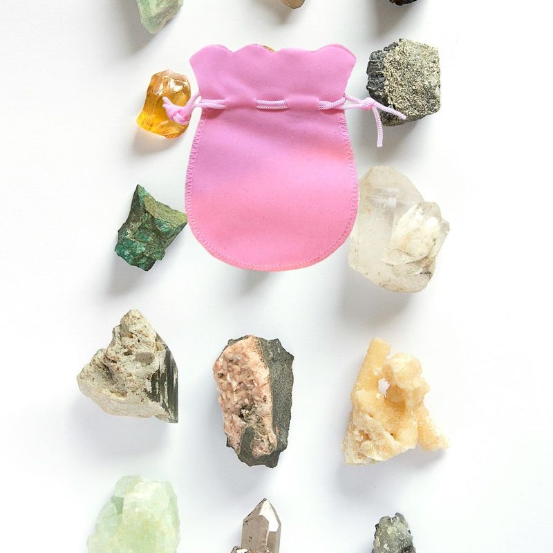 Market - Cadouri - Pungi cadou si accesorii - Set 2 saculeti catifea, cu snur, pentru diverse bijuterii, roz, rosu, 120x85 mm - Infinity.ro