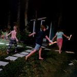 Casa si Gradina - Decoratiuni - Decoratiuni petrecere - Accesorii pentru petrecere - Set 100 bratari luminoase si colorate pentru petreceri, fosforescente, Glow Sticks, Verzi, bebeLOGIC™ - Infinity.ro