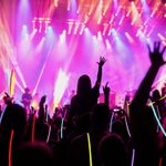 Casa si Gradina - Decoratiuni - Decoratiuni petrecere - Accesorii pentru petrecere - Set 100 bratari luminoase si colorate pentru petreceri, fosforescente, Glow Sticks, Verzi, bebeLOGIC™ - Infinity.ro