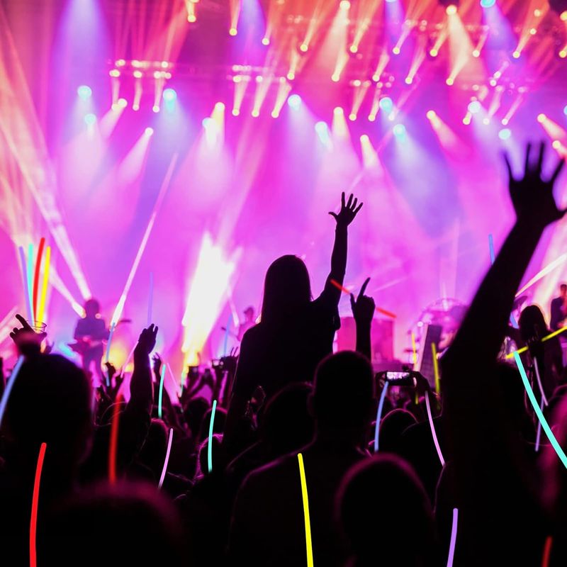 Casa si Gradina - Decoratiuni - Decoratiuni petrecere - Accesorii pentru petrecere - Set 100 bratari luminoase si colorate pentru petreceri, fosforescente, Glow Sticks, Verzi, bebeLOGIC™ - Infinity.ro