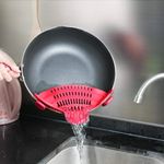 Casa si Gradina - Bucatarie si vesela - Ustensile bucatarie - Site bucatarie, strecuratori si accesorii - Strecuratoare silicon cu prindere, potrivita pentru oale, boluri, tigai, spaghete, carne, fara BPA, rosie, mediLOGIC™ - Infinity.ro