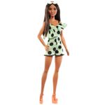 Jucarii, Copii si Bebe - Jucarii si jocuri - Papusi si accesorii - Papusi - Papusa barbie fashionista bruneta cu salopeta verde - Infinity.ro