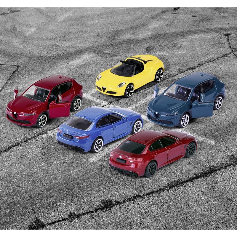 Jucarii, Copii si Bebe - Jucarii si jocuri - Vehicule si jucarii cu telecomanda - Masinute - Majorette masinute metalice set 5 masini alfa romeo - Infinity.ro