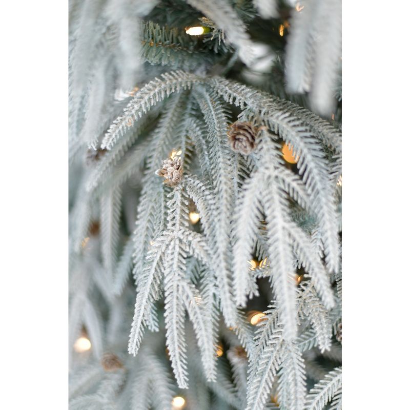 Casa si Gradina - Decoratiuni - Decoratiuni de sezon - Brad artificial Snowy River cu zapada si lumini, PE, 198 cm, 600 leduri - Infinity.ro