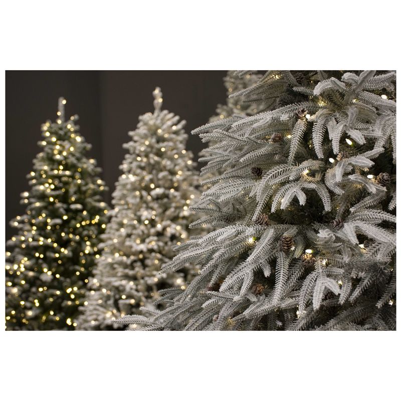 Casa si Gradina - Decoratiuni - Decoratiuni de sezon - Brad artificial Snowy River cu zapada si lumini, PE, 198 cm, 600 leduri - Infinity.ro