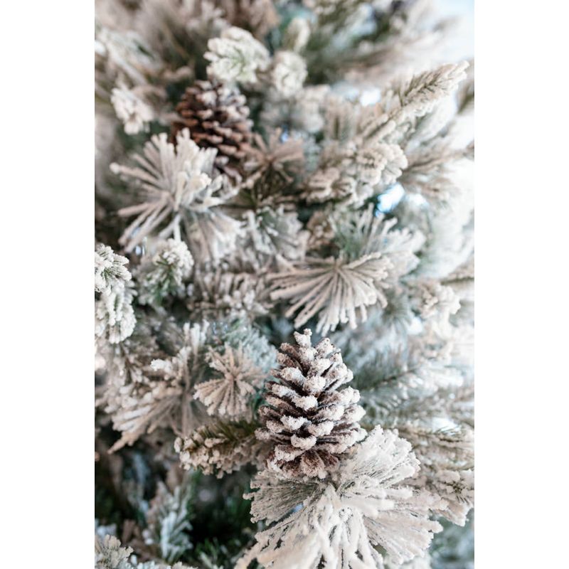 Casa si Gradina - Decoratiuni - Decoratiuni de sezon - Brad artificial Premium Alaska cu zapada si conuri de brad, 150 cm - Infinity.ro