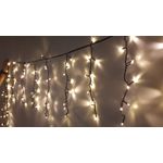 Casa si Gradina - Decoratiuni - Decoratiuni de sezon - Instalatie de Craciun tip Perdea Franjurata, 3 m x 0.7 m, 96 LED-uri, Alb Cald, 8 jocuri de lumini, fire negre - Infinity.ro