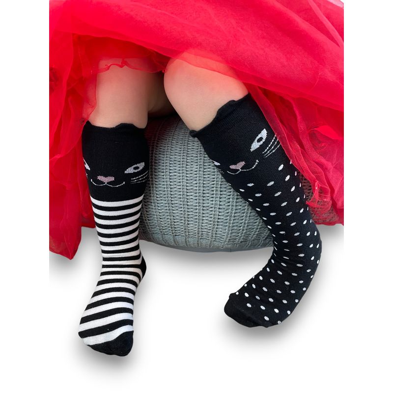 Fashion, accesorii si bijuterii - Copii - Lenjerie si pijamale copii - Sosete si dresuri copii - Sosete lungi cu model pisica negara cu buline albe pentru copii 4-5 ani - Infinity.ro