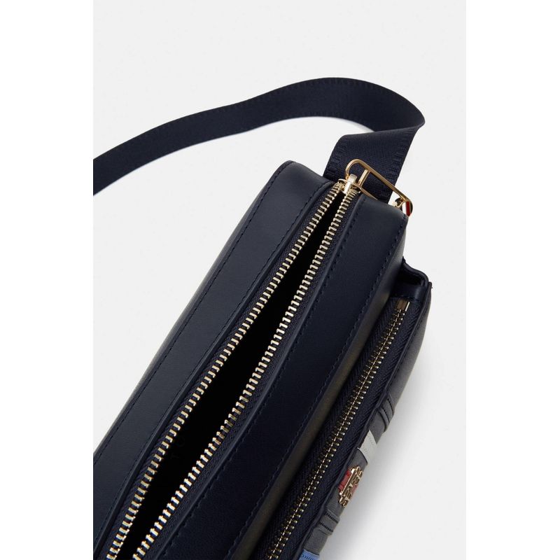 Fashion, accesorii si bijuterii - Femei - Accesorii femei - Genti si rucsacuri femei - Geanta dama Tommy Hilfiger Camera Bag Corp AW0AW16106 Bleumarin 25 x 16 x 11 cm - Infinity.ro