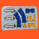 Jucarii, Copii si Bebe - Jucarii si jocuri - Vehicule si jucarii cu telecomanda - Trenulete de jucarie - Trenulet electric si cale ferata, kidsNplay, 20 piese,  3 ani +, plastic, multicolor, lungime tren 28 cm, cu indicatoare feroviare - Infinity.ro