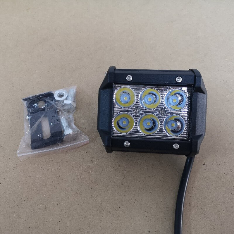 Auto si Moto - Piese auto si accesorii - Caroserie - Faruri, stopuri si proiectoare - Proiector led 18W dreptunghi, Off Road, unghi lumina spot 30° - Infinity.ro
