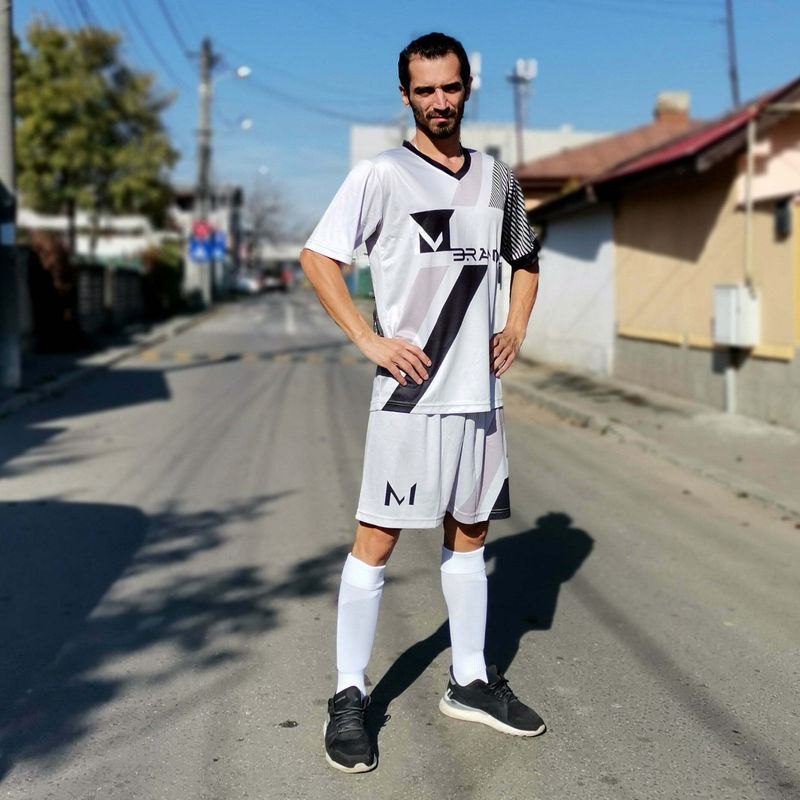 Sport si Outdoor - Echipament Sportiv - Imbracaminte sport - Echipamente complete - Echipament tricou , sort si jambiere MBrands , kit complet , calitate Pakistan M - Infinity.ro