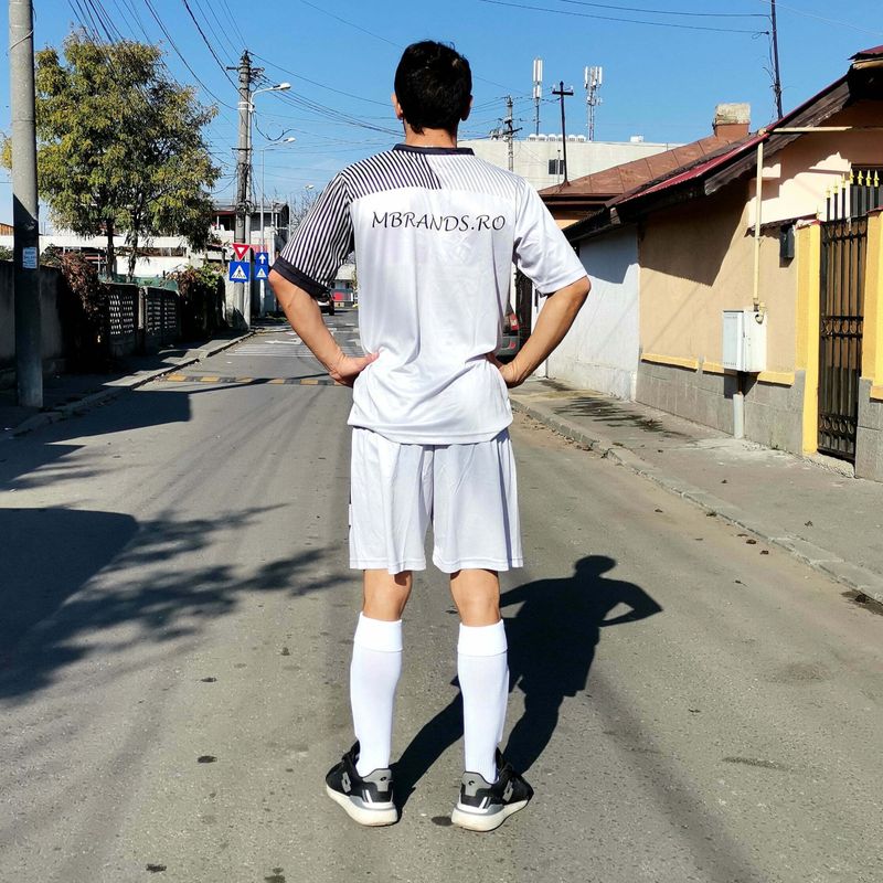 Sport si Outdoor - Echipament Sportiv - Imbracaminte sport - Echipamente complete - Echipament tricou , sort si jambiere MBrands , kit complet , calitate Pakistan M - Infinity.ro