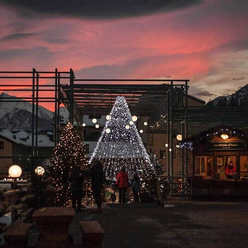 Casa si Gradina - Corpuri si surse de iluminat - Iluminat exterior - Instalatii luminoase exterior - Instalatie Luminoasa Solara, cu 100/300/450/600 LED-uri, IP65, cu Lumina Alba Calda/Rece - Infinity.ro