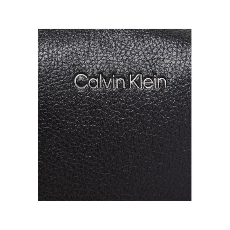 Fashion, accesorii si bijuterii - Barbati - Accesorii barbati - Genti si rucsacuri barbati - Geanta barbati Calvin Klein Must Reporter S K50K508695 Negru 19 x 17 x 5 cm - Infinity.ro