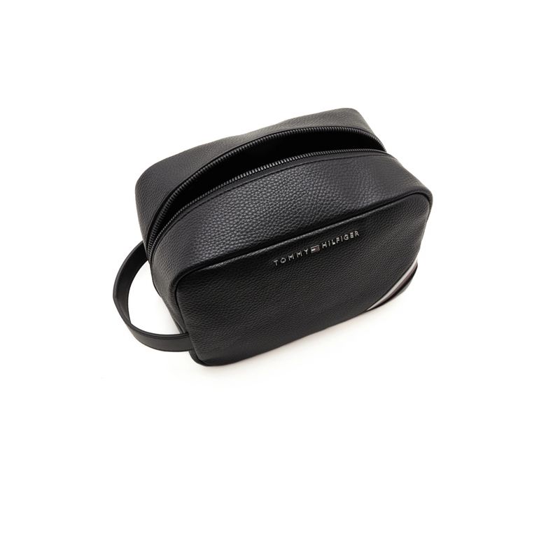 Fashion, accesorii si bijuterii - Barbati - Accesorii barbati - Genti si rucsacuri barbati - Geanta pentru cosmetice Tommy Hilfiger Central Washbag AM0AM11588 Negru 23 x 15.5 x 12 cm - Infinity.ro