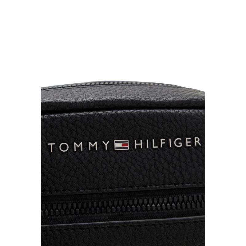 Fashion, accesorii si bijuterii - Barbati - Accesorii barbati - Genti si rucsacuri barbati - Geanta crossover Tommy Hilfiger Central Mini Reporter AM0AM11580 Negru 20 x 17 x 6 cm - Infinity.ro