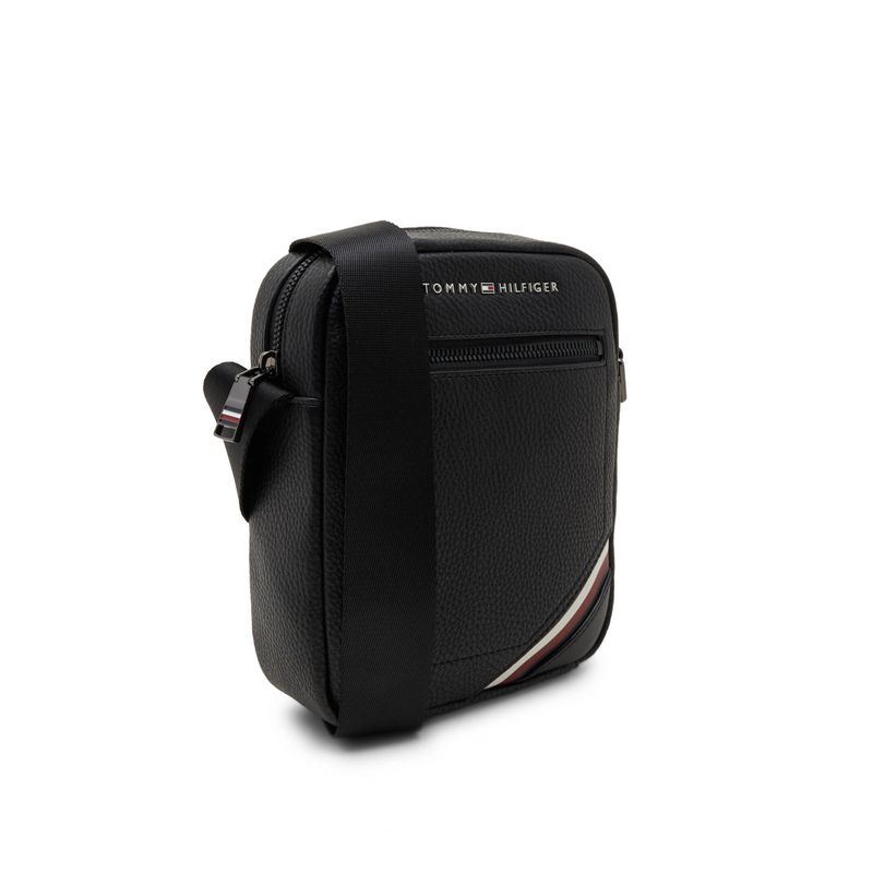 Fashion, accesorii si bijuterii - Barbati - Accesorii barbati - Genti si rucsacuri barbati - Geanta crossover Tommy Hilfiger Central Mini Reporter AM0AM11580 Negru 20 x 17 x 6 cm - Infinity.ro