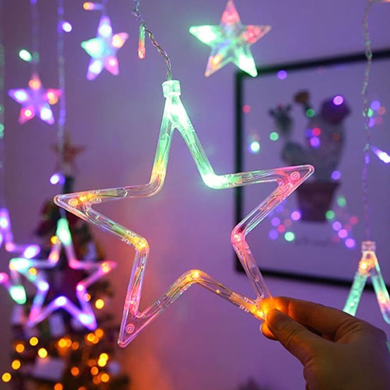 Casa si Gradina - Corpuri si surse de iluminat - Iluminat exterior - Instalatii luminoase exterior - Instalatie cu 12 Stele Luminoase, Telecomanda, 90 LED-uri, 3m, Interconectabila, Lumina Multicolora - Infinity.ro