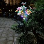 Casa si Gradina - Corpuri si surse de iluminat - Iluminat exterior - Lampi solare - Lampa Solara cu Fluturi Multicolori pentru Gradina sau Terasa, IP65, cu Senzor de Lumina, 65cm Inaltime - Infinity.ro