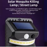 Casa si Gradina - Corpuri si surse de iluminat - Iluminat exterior - Lampi solare - Lampa solara de perete 2 in 1, cu sistem anti tantari, model W792, lumina alba si violet, cu inductie, negru - Infinity.ro