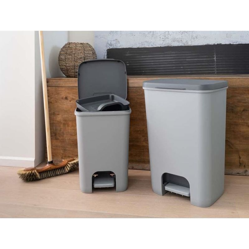 Casa si Gradina - Mobilier - Organizare si depozitare - Cosuri de gunoi - Cos de gunoi cu pedala, plastic, gri, 20 L, 30.3x29.4x42.8 cm, Curver - Infinity.ro